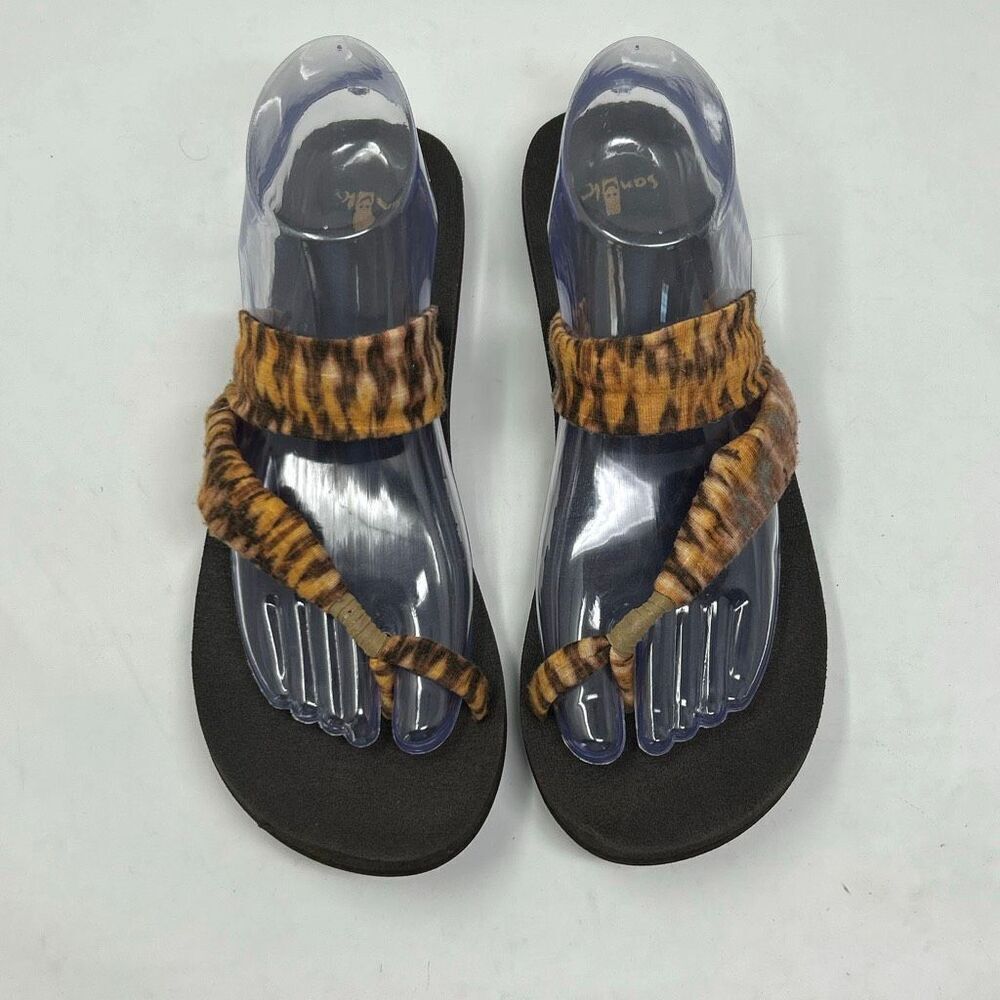 Sanuk Yoga Sling It On Animal Print Women's Sandals Sz 8 Dusty Yellow Flip Flop - Picture 2 of 9